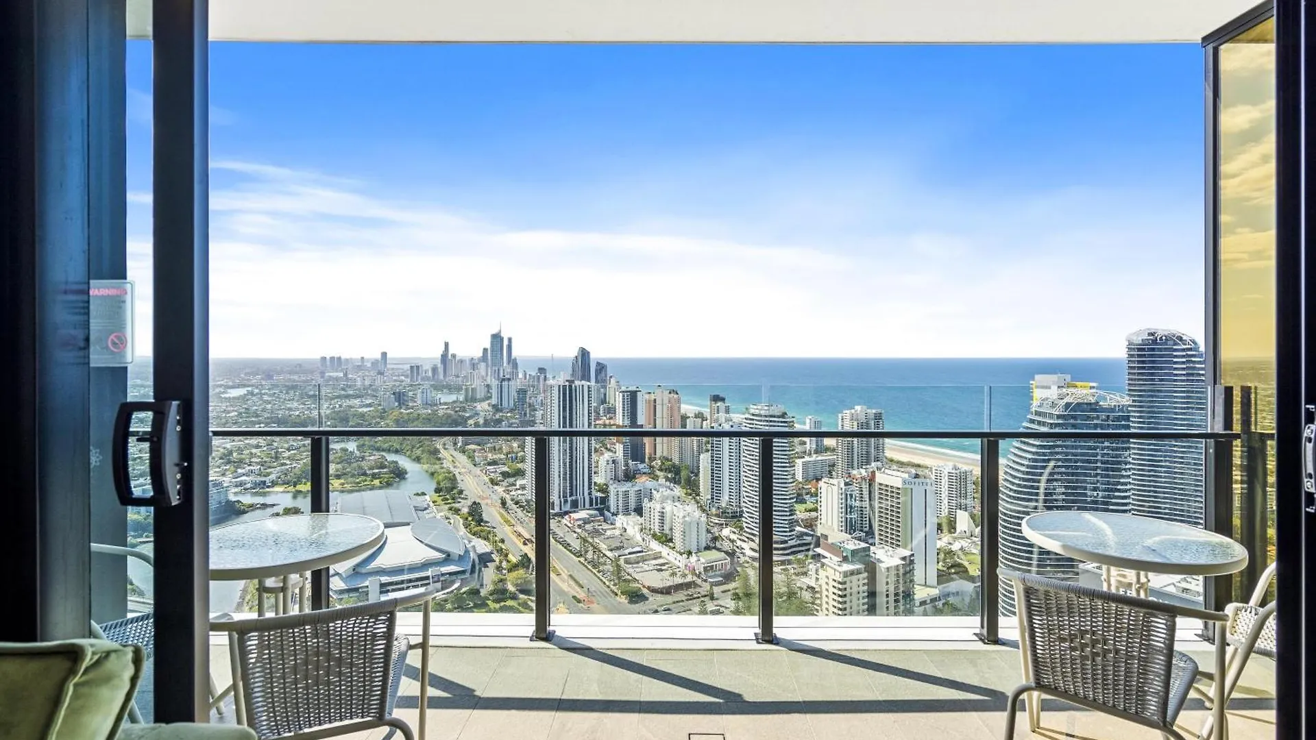 2 Bedroom 1 Bathroom Private Apartments At Casino - Paid Parking Only Gold Coast