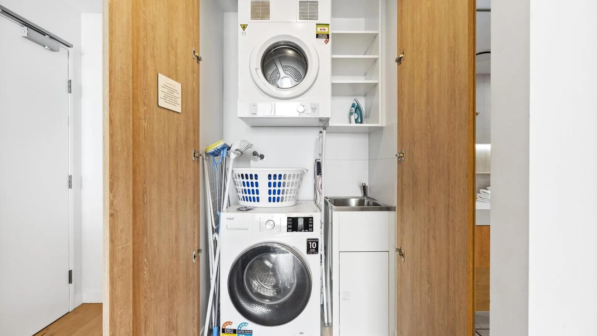 2 Bedroom 1 Bathroom Private Apartments At Casino - Paid Parking Only Gold Coast Australia