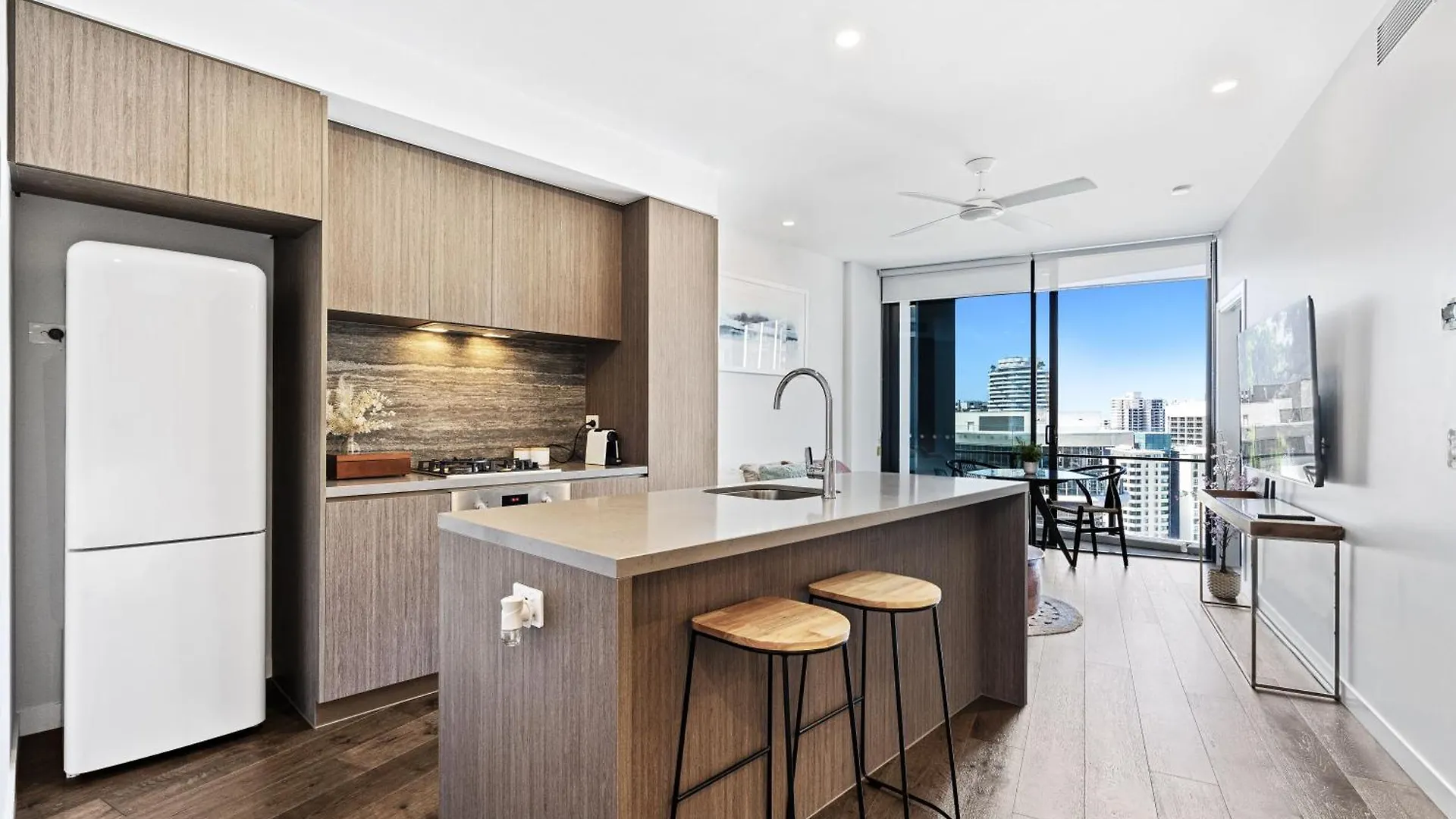 2 Bedroom 1 Bathroom Private Apartments At Casino - Paid Parking Only Gold Coast