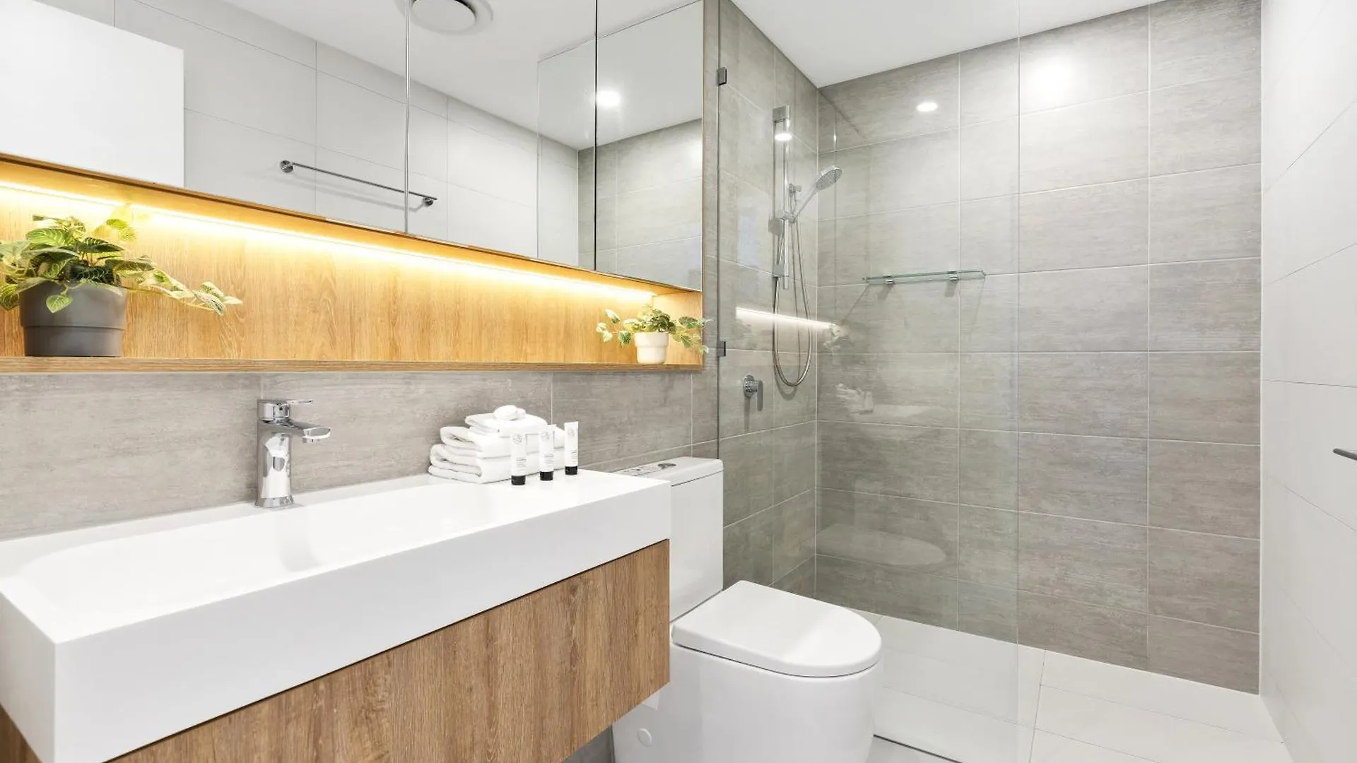 2 Bedroom 1 Bathroom Private Apartments At Casino - Paid Parking Only Gold Coast 0*,