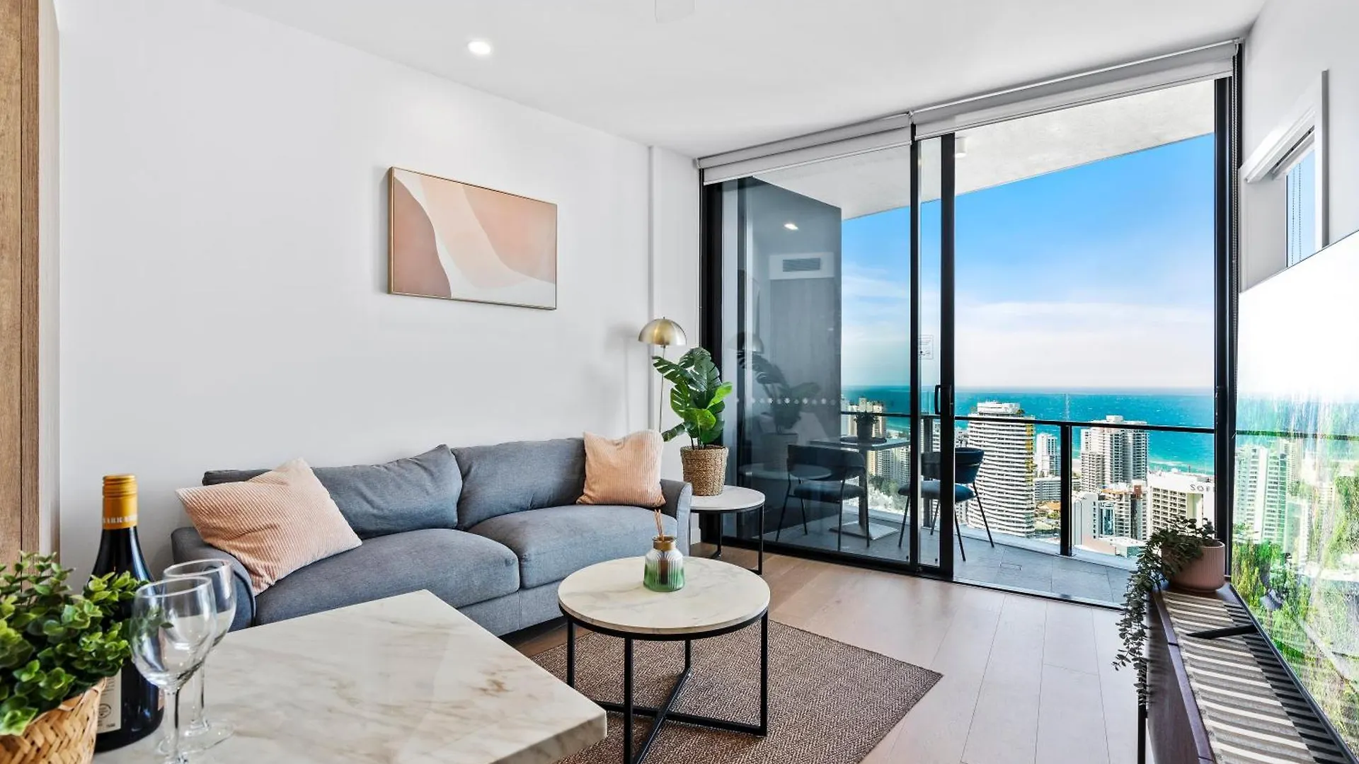 2 Bedroom 1 Bathroom Private Apartments At Casino - Paid Parking Only Gold Coast