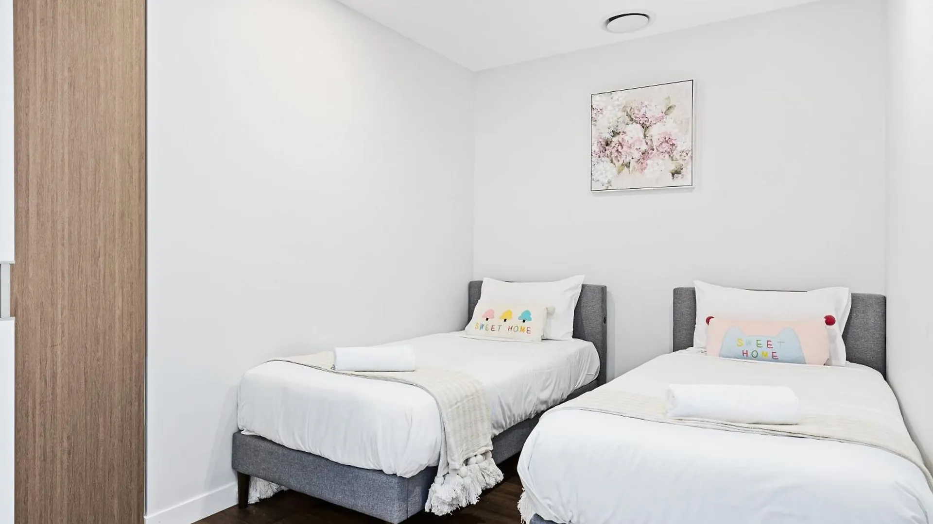 2 Bedroom 1 Bathroom Private Apartments At Casino - Paid Parking Only Gold Coast