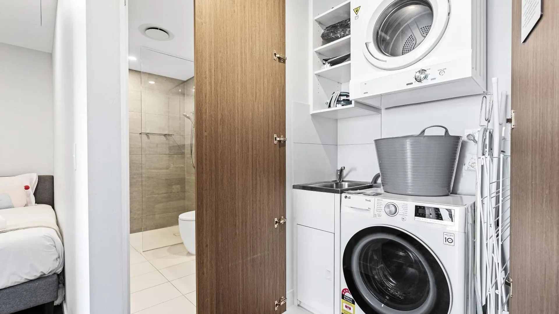 2 Bedroom 1 Bathroom Private Apartments At Casino - Paid Parking Only Gold Coast 0*,